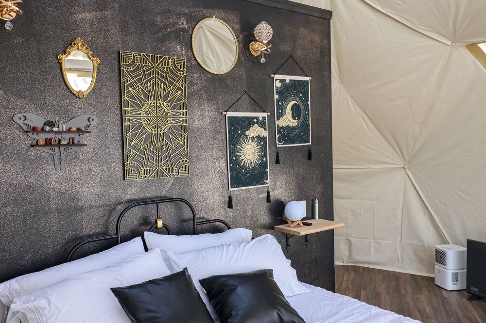 Photo of Bedroom in Mansfield-et-Pontefract