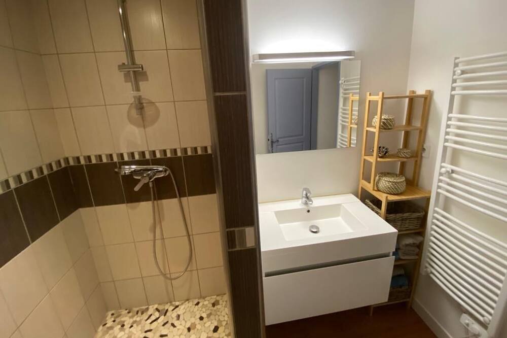 Photo of Bathroom in Beze