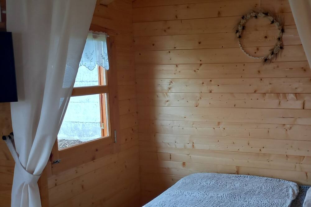 Photo of Bedroom in Arrest