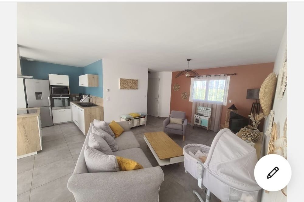 Photo of Livingroom in Commelle-Vernay