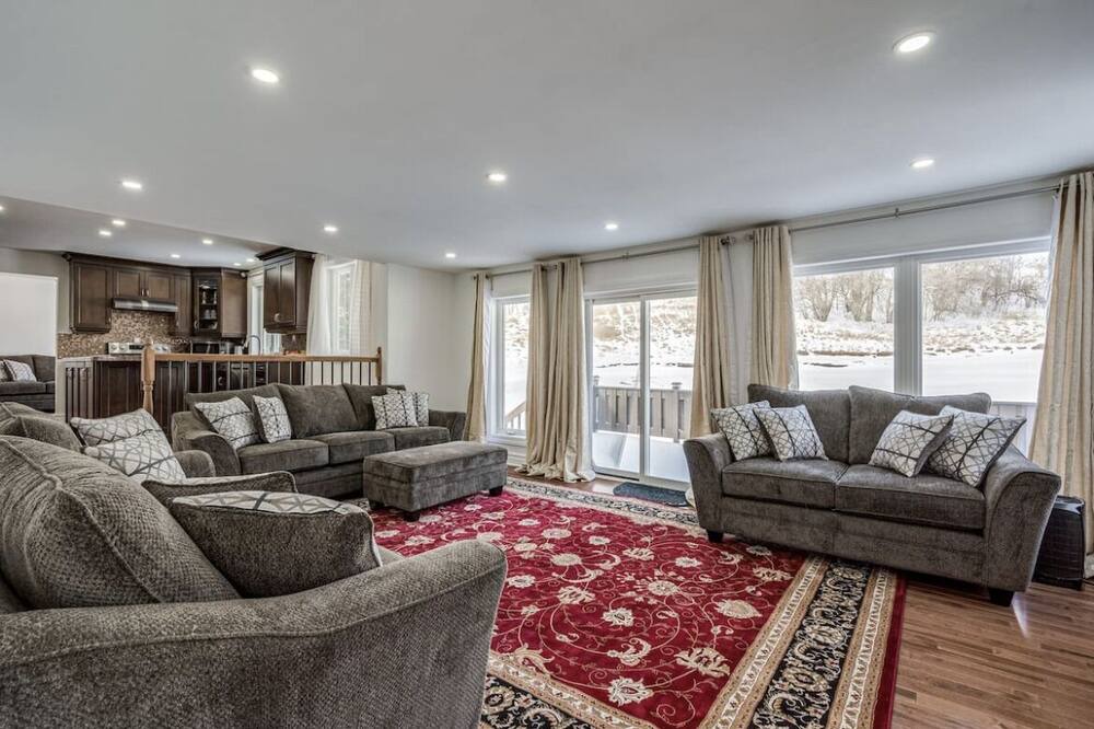 Photo of Livingroom in Hamilton
