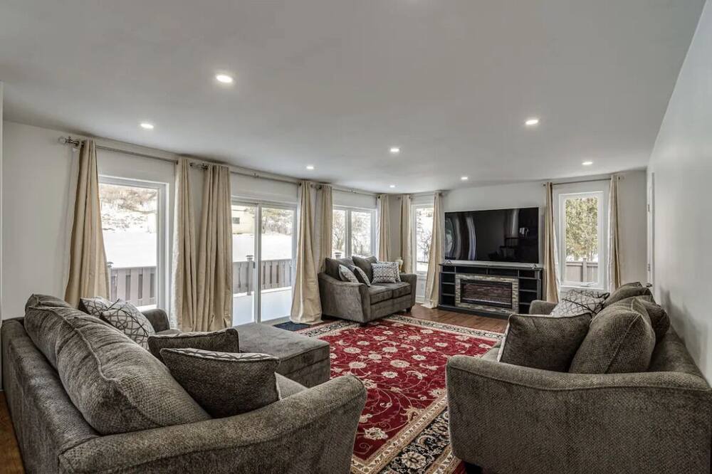 Photo of Livingroom in Hamilton