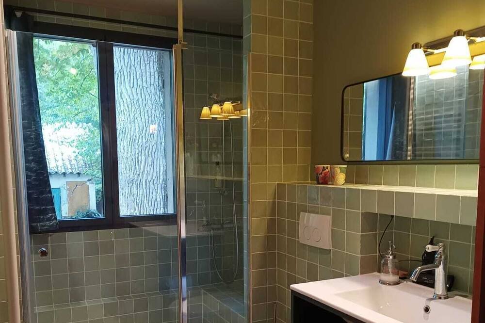 Photo of Bathroom in Mere