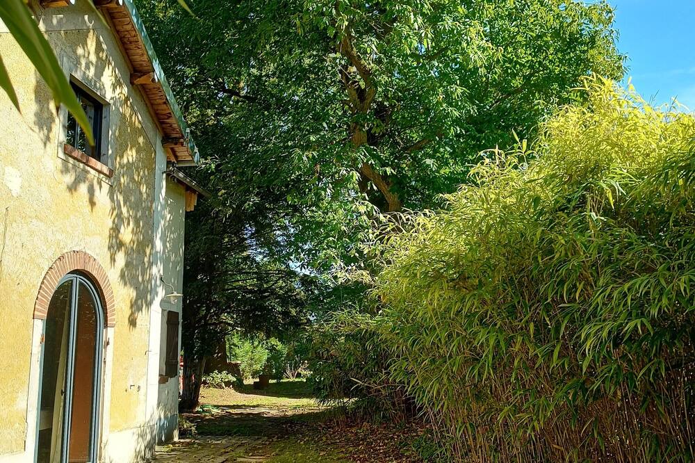 Photo of Outdoor in Mere