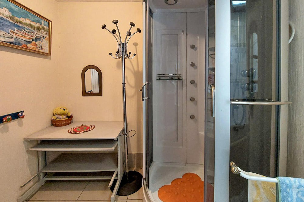 Photo of Bathroom in Thiers