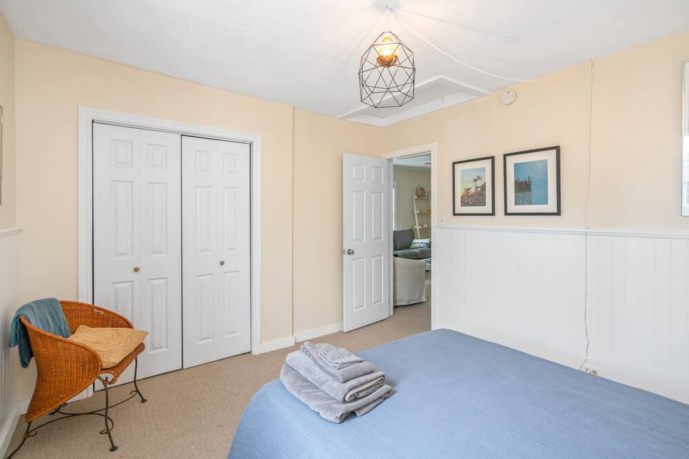 Photo of Bedroom in Crystal Beach