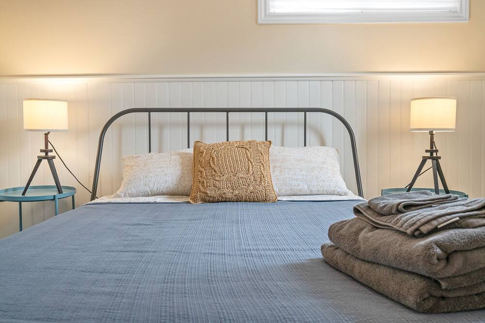 Photo of Bedroom in Crystal Beach