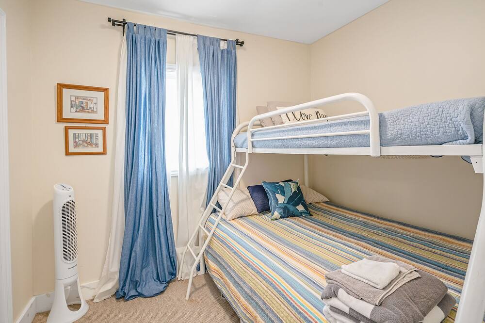 Photo of Bedroom in Crystal Beach