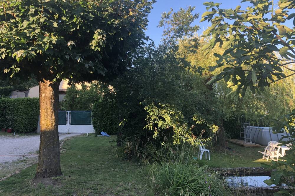 Photo of Outdoor in Lens-Lestang