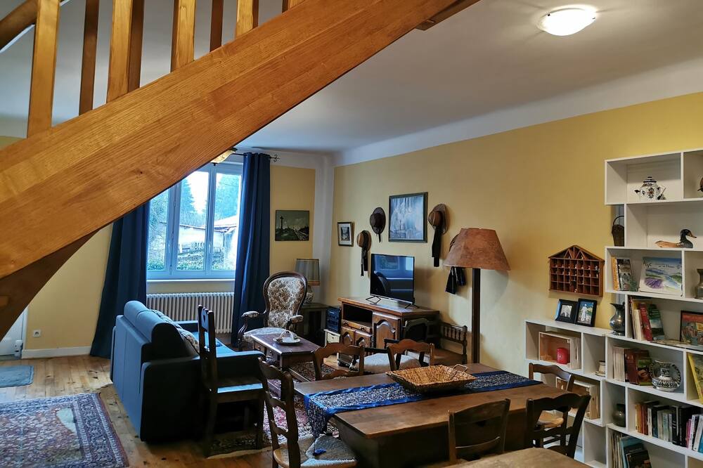 Photo of Others in Lens-Lestang