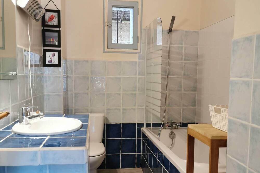 Photo of Bathroom in Lens-Lestang