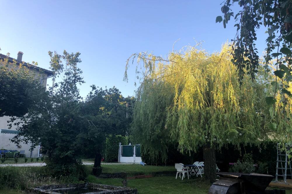 Photo of Outdoor in Lens-Lestang