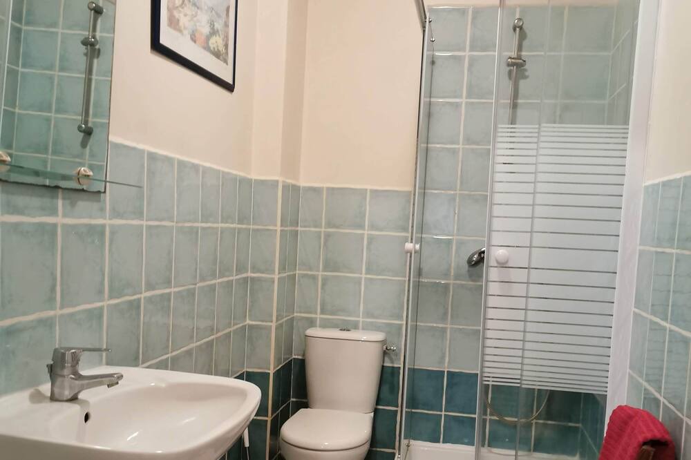 Photo of Bathroom in Lens-Lestang