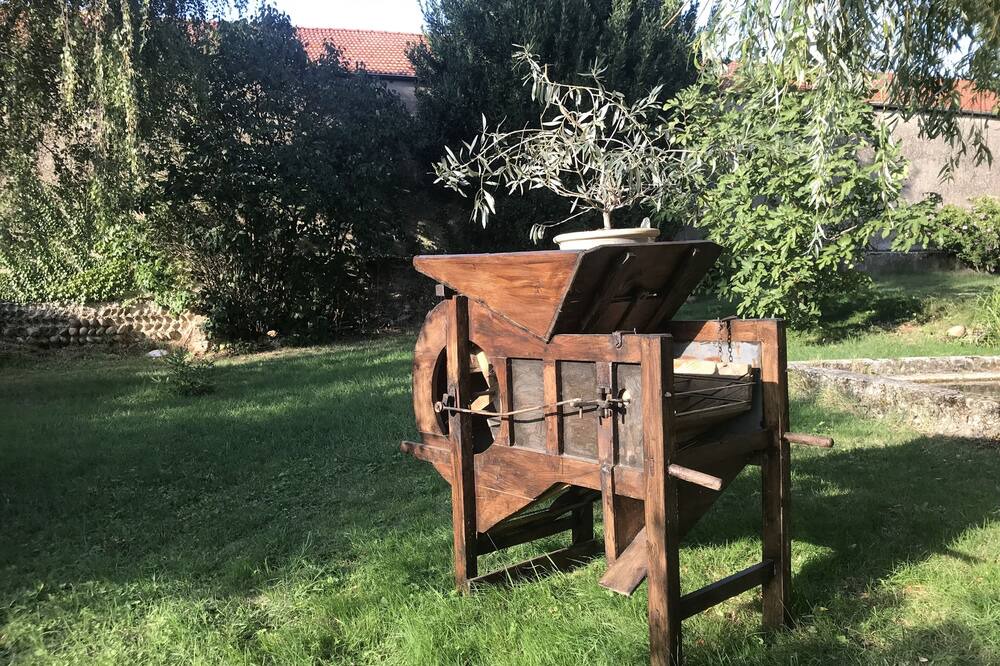 Photo of Outdoor in Lens-Lestang