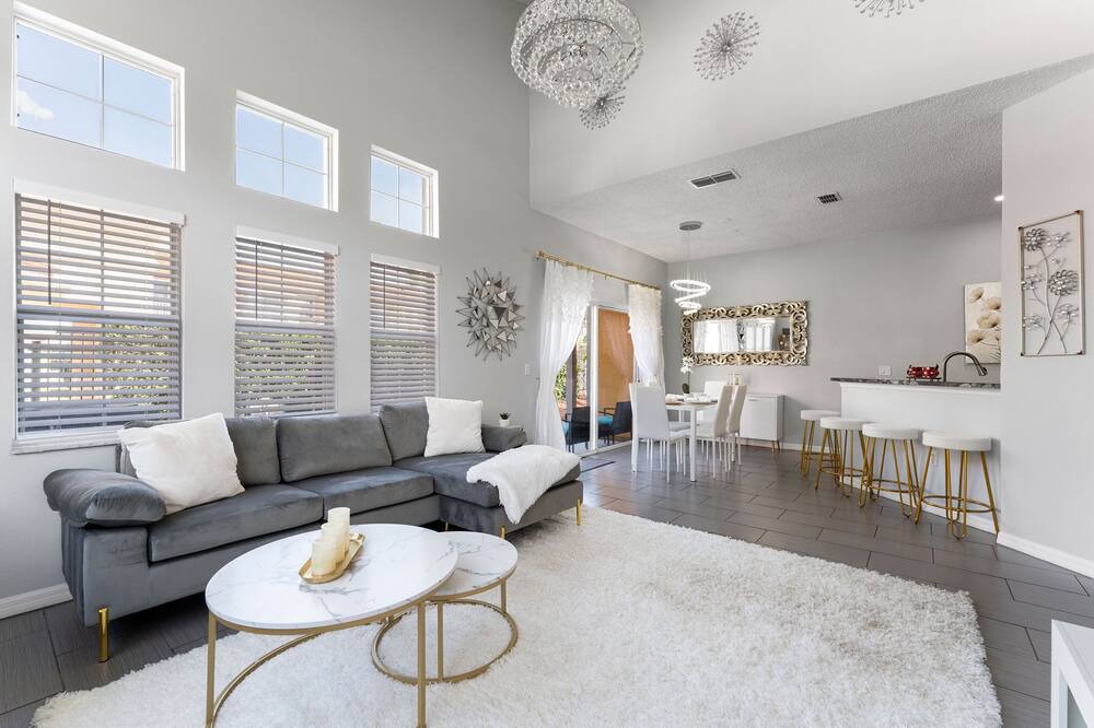 Photo of Livingroom in Seasons