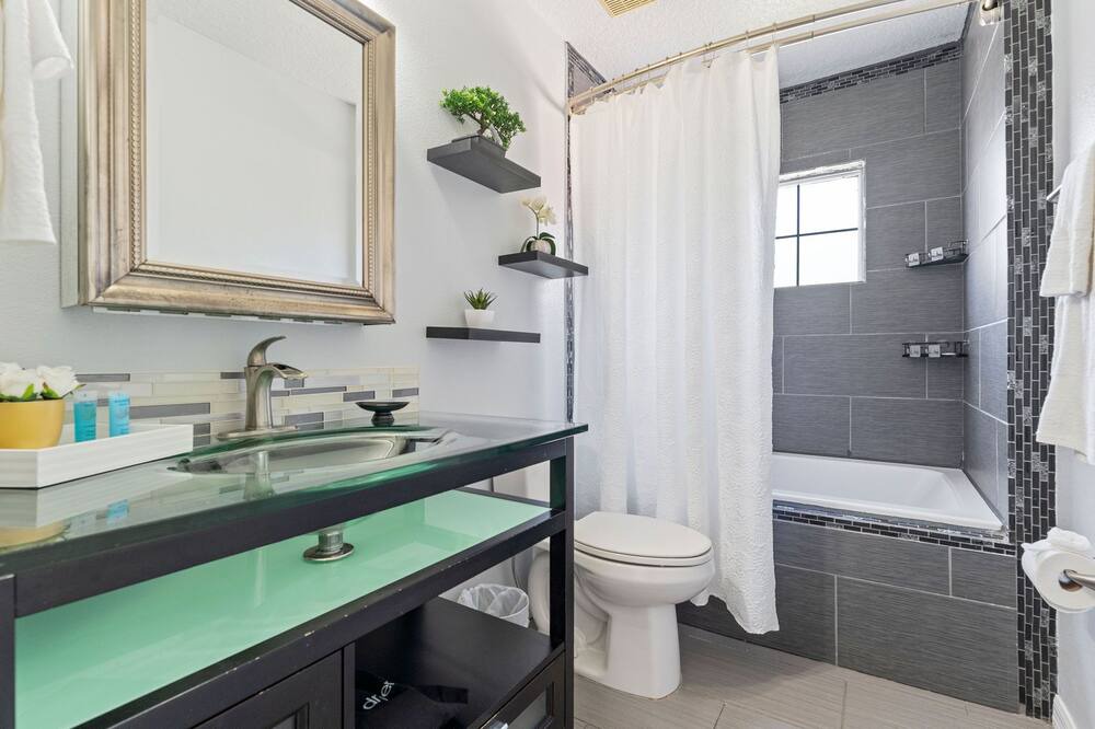 Photo of Bathroom in Seasons