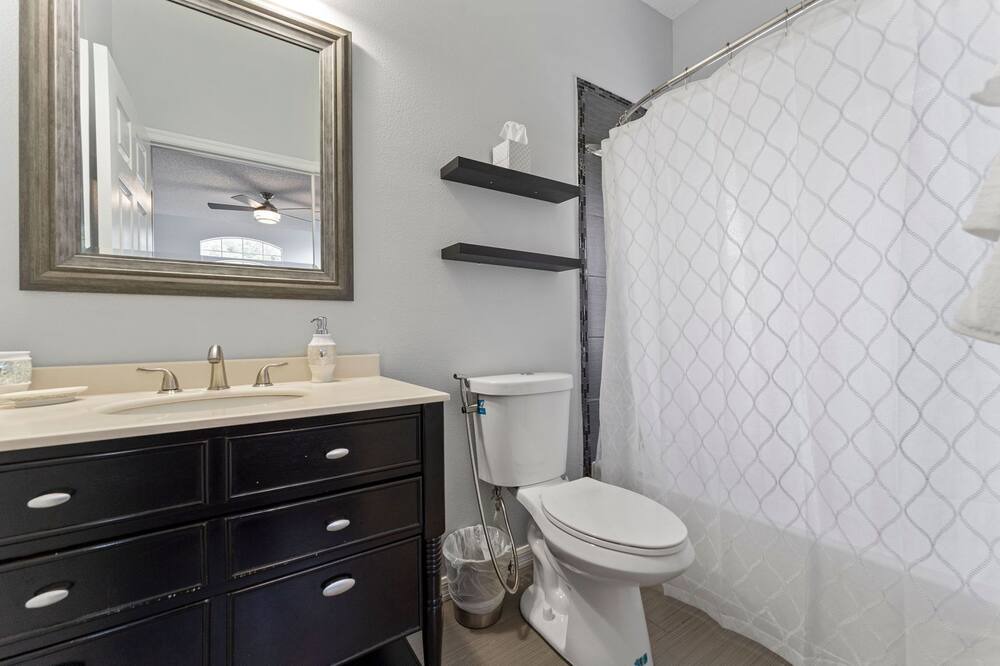 Photo of Bathroom in Seasons