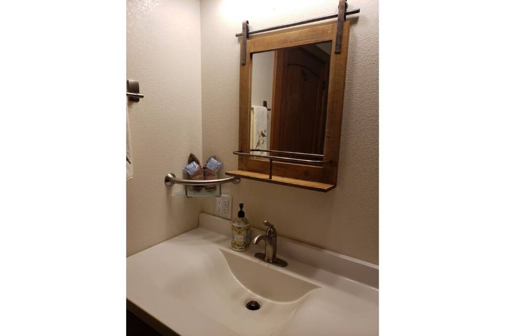 Photo of Bathroom in De Queen
