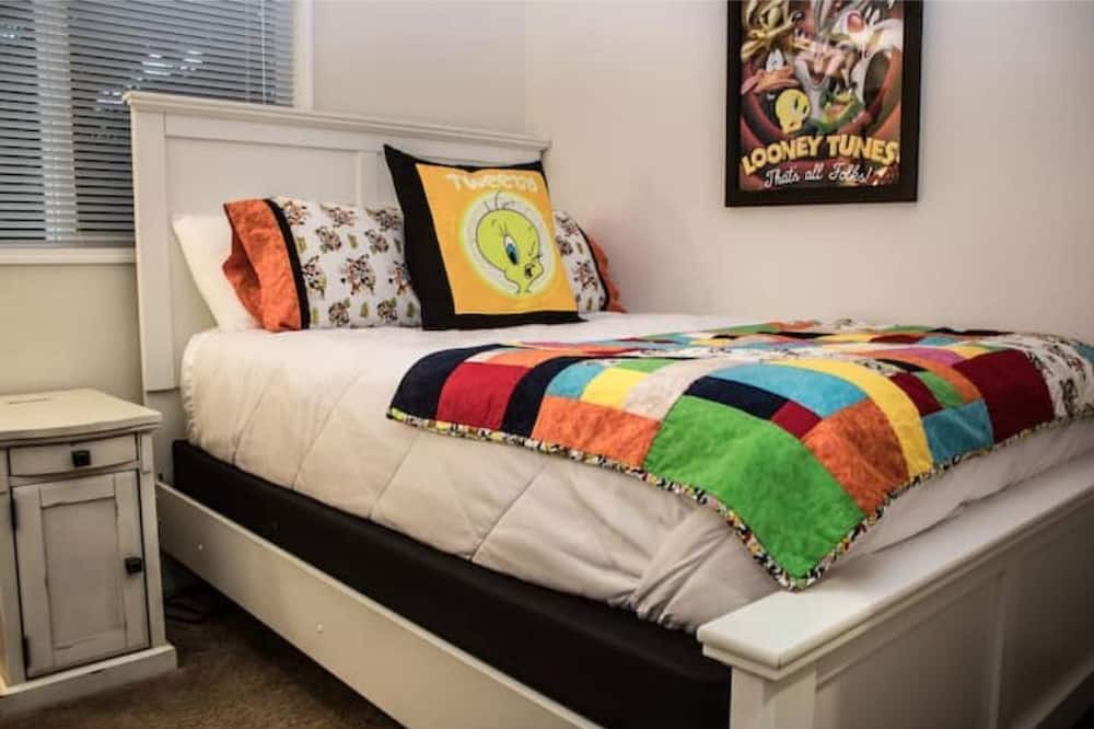 Photo of Bedroom in Roseburg