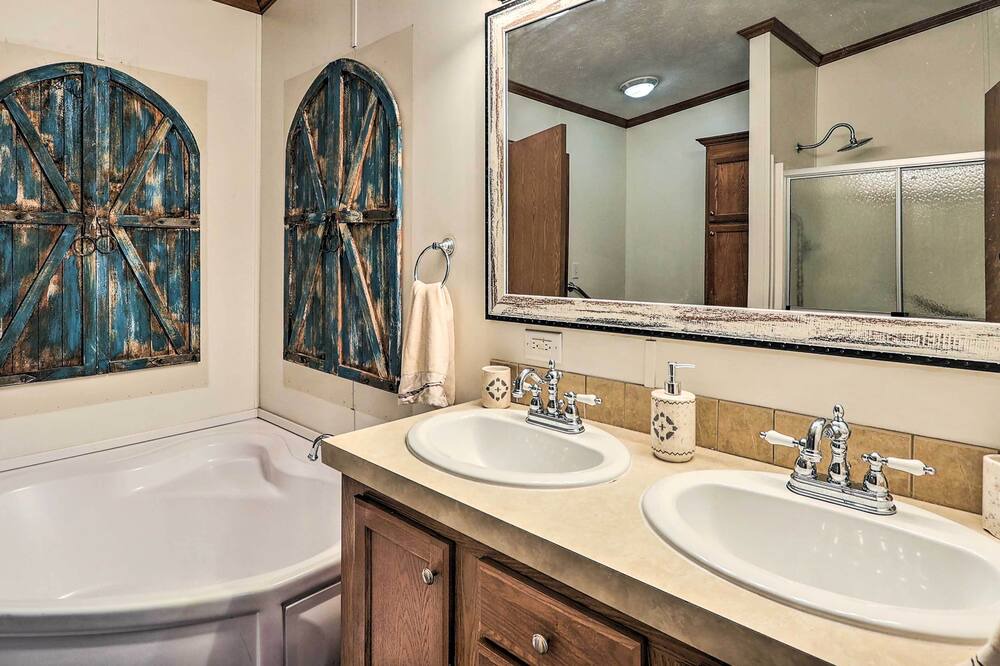Photo of Bathroom in Elk City