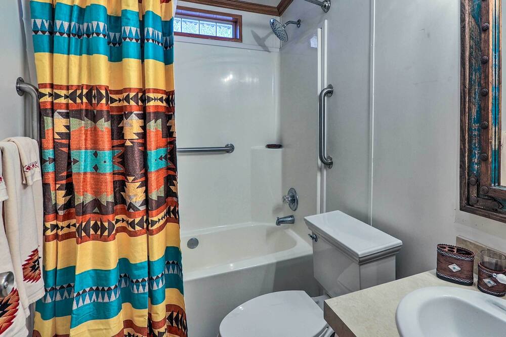 Photo of Bathroom in Elk City