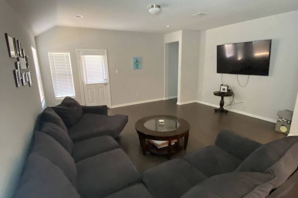 Photo of Livingroom in Pflugerville