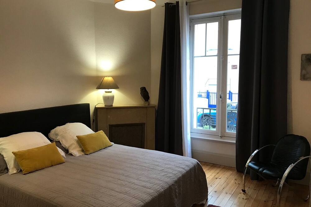 Photo of Bedroom in Republique
