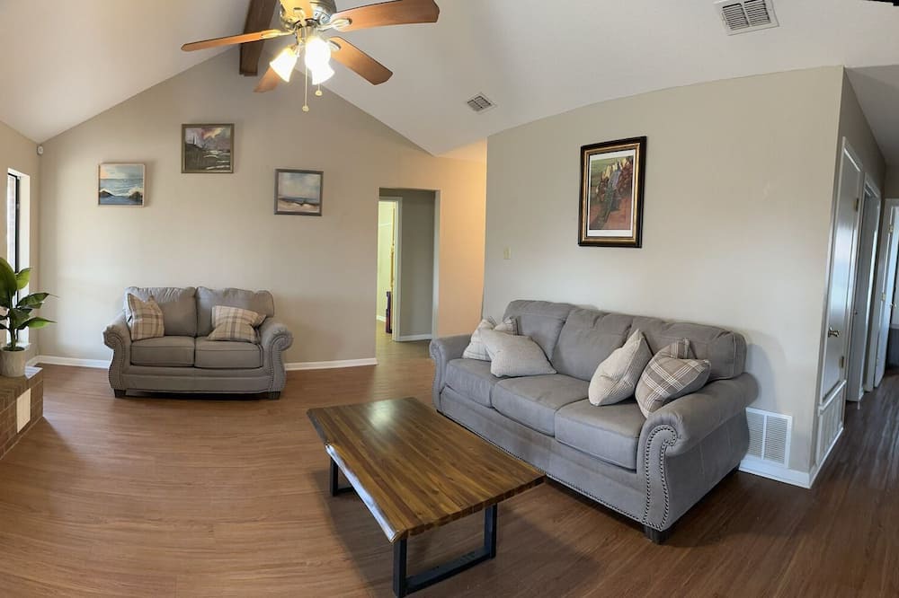 Photo of Livingroom in Stephenville