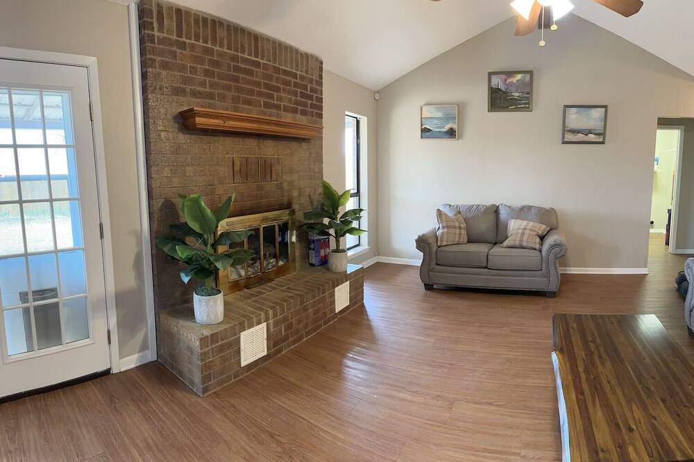 Photo of Livingroom in Stephenville