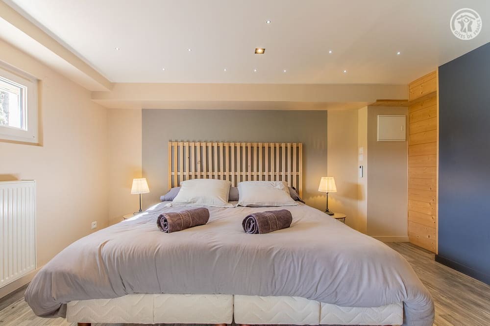 Photo of Bedroom in Nanton