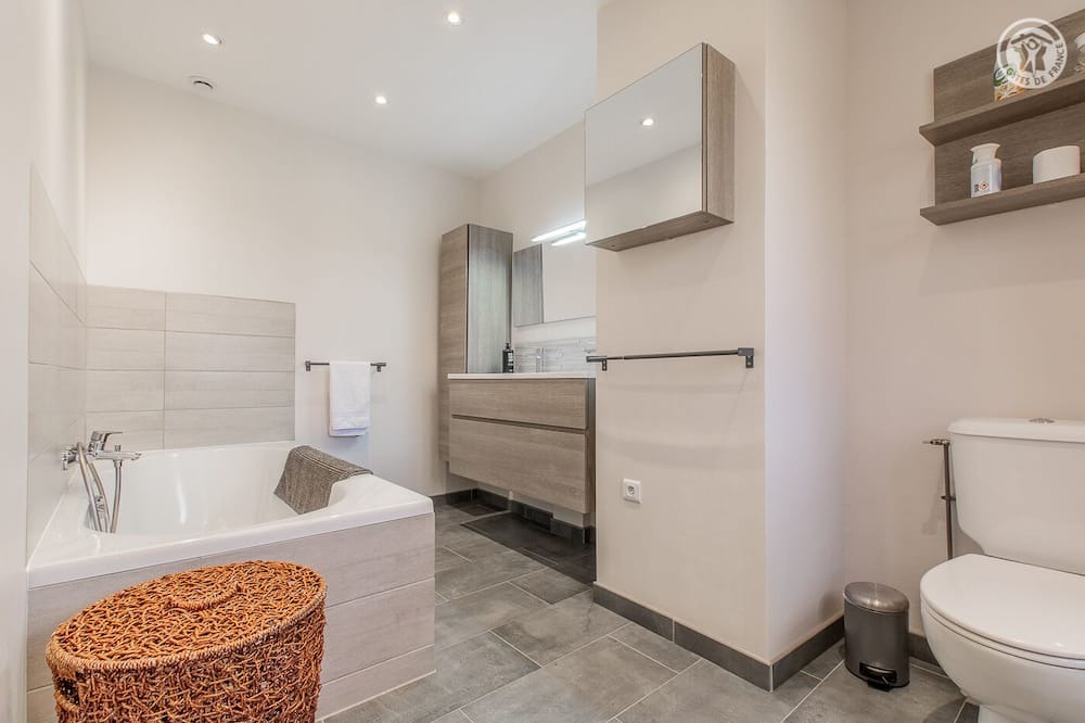 Photo of Bathroom in Nanton