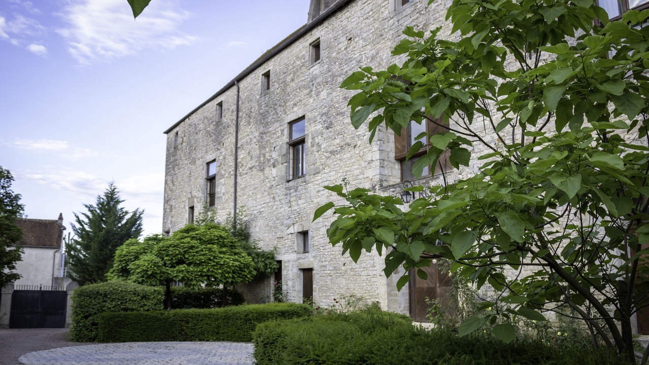 Photo of Buildings in Pesmes