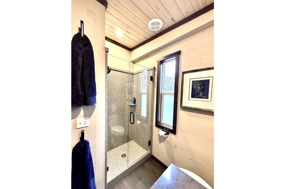 Photo of Bathroom in Upward