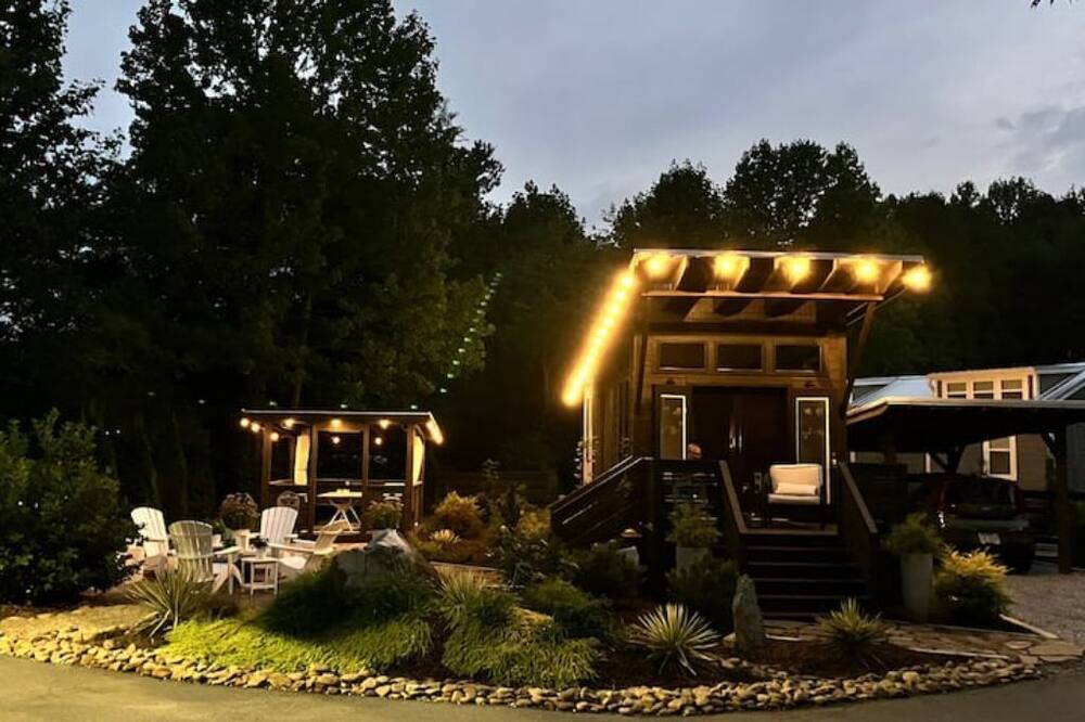 Photo of Outdoor in Upward
