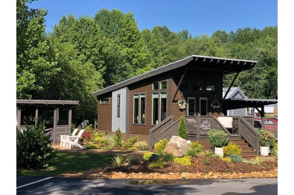 Photo of Outdoor in Upward