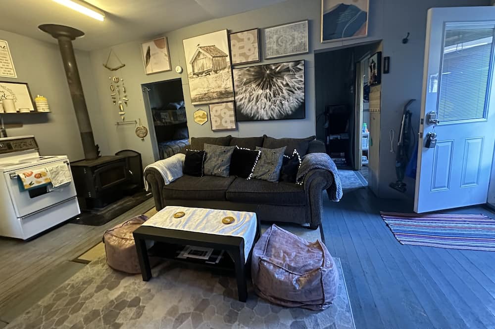 Photo of Livingroom in McMurrich/Monteith