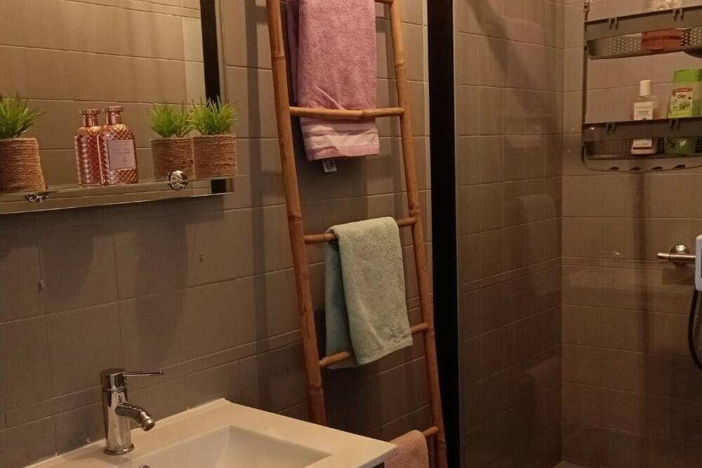 Photo of Bathroom in Elne