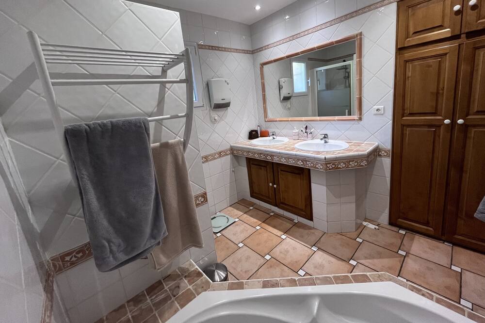 Photo of Bathroom in Chusclan