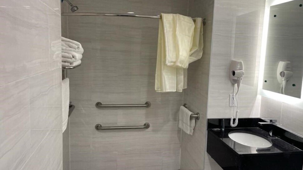 Photo of Bathroom in Baychester