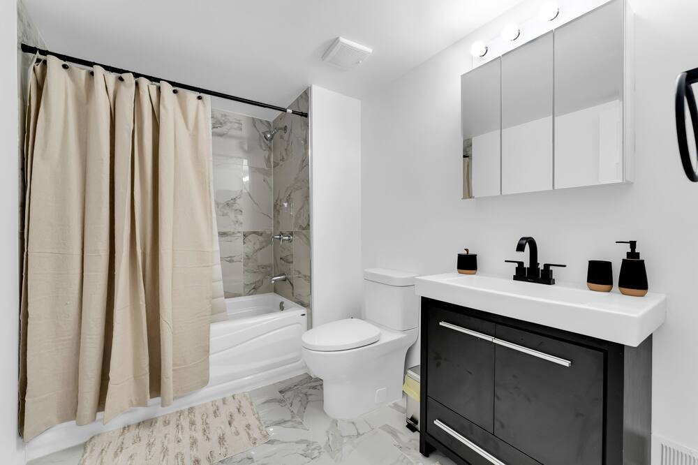 Photo of Bathroom in District des Promenades