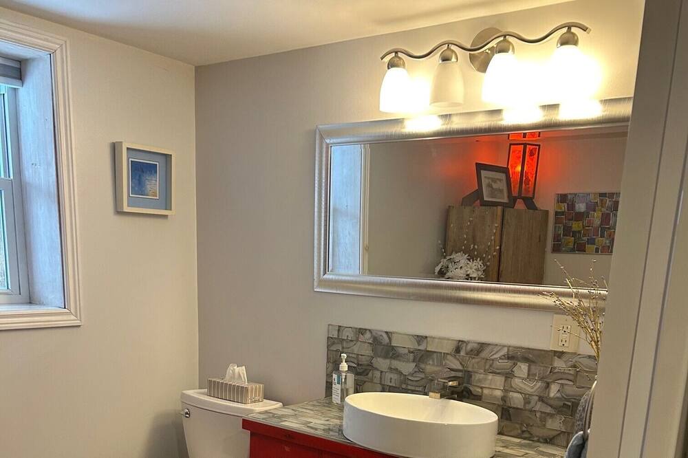 Photo of Bathroom in Frontenac