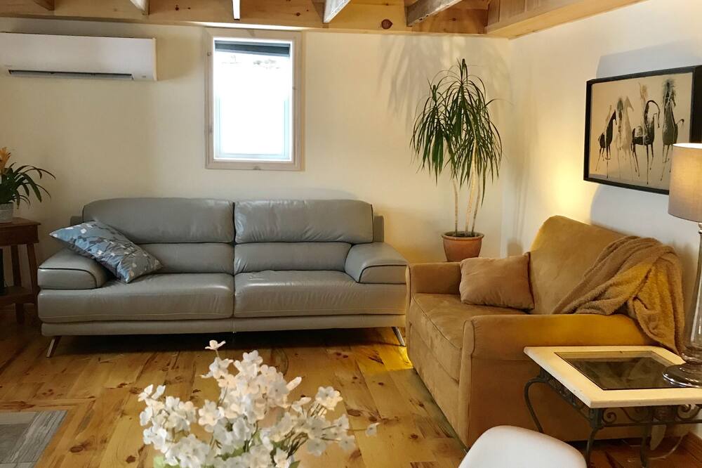 Photo of Livingroom in Frontenac