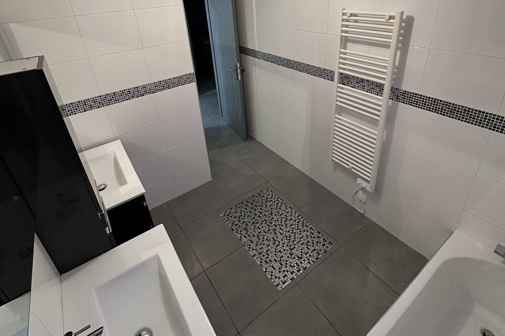 Photo of Bathroom in Chasseneuil-du-Poitou