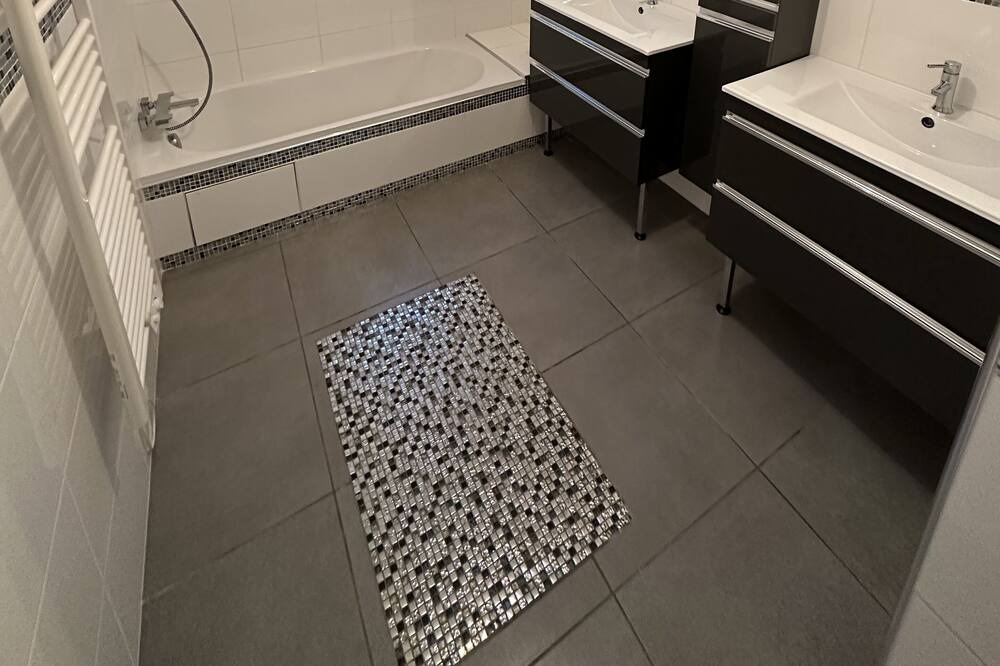 Photo of Bathroom in Chasseneuil-du-Poitou