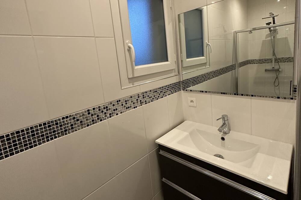 Photo of Bathroom in Chasseneuil-du-Poitou