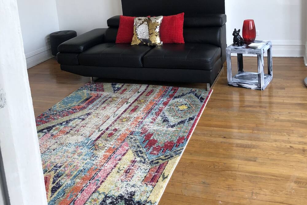 Photo of Livingroom in East Garfield Park