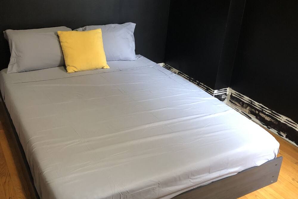 Photo of Bedroom in East Garfield Park