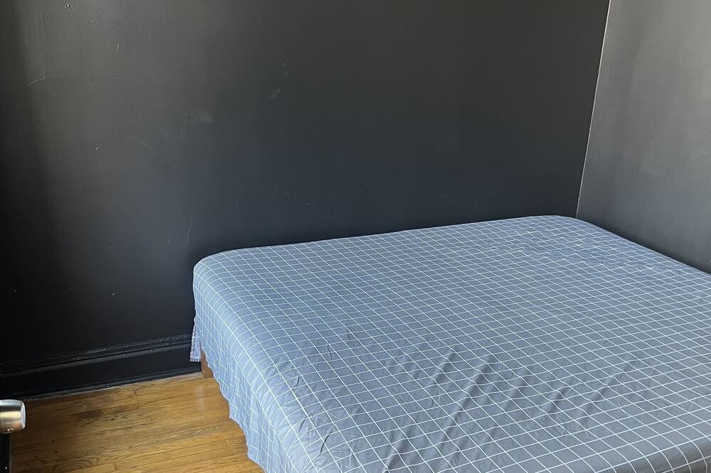 Photo of Bedroom in East Garfield Park