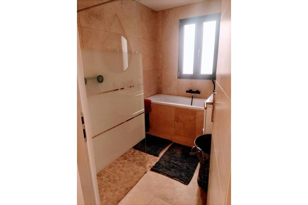 Photo of Bathroom in Courthezon