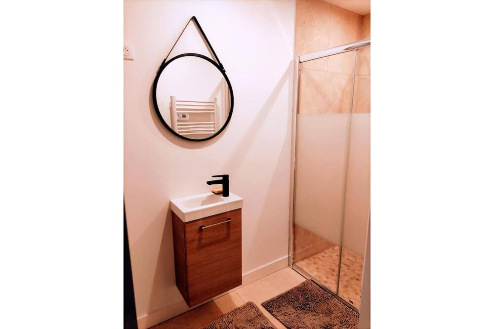 Photo of Bathroom in Courthezon